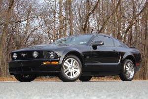 2005-Ford-Mustang-GT-Black